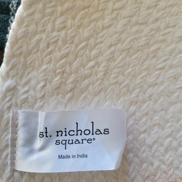 St. Nicholas Holiday Placemats with Pine and Berry Design Set Of 5 - Picture 7 of 8